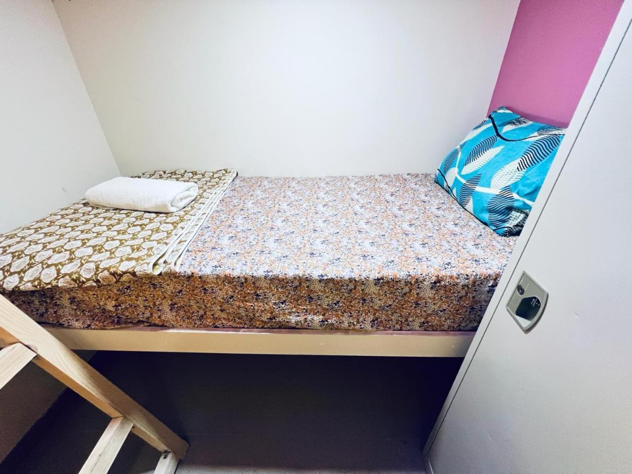 Ferienwohnung Moon Backpackers Burjman Exit 2, Family Partitions, Loft Partitions, Dubai Exterior foto